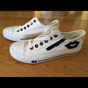 Sneakers / Sports Shoe